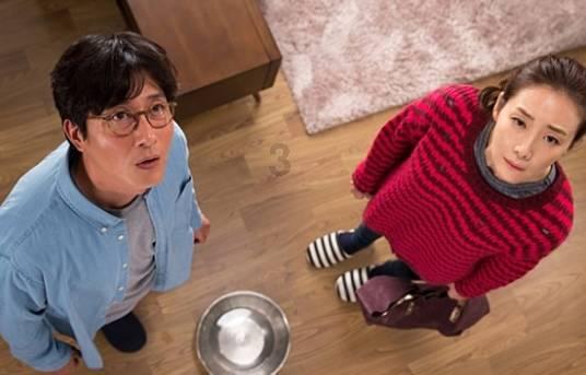 画家张咏梅，梅花精神映画坛，墨笔书写寒梅傲雪